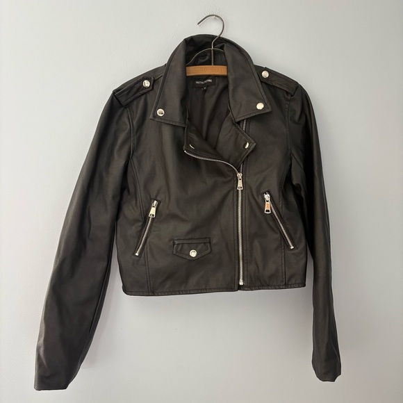 PrettyLittleThing Jackets & Blazers - PrettyLittleThing Black Faux Leather Cropped Moto Jacket – Women’s Size 8